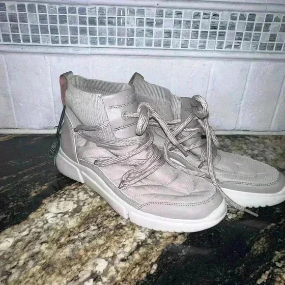 NWT! Rockport Women's R-Evolution With Bungee Bootie Ankle Boot / Size 7.5! - Picture 2 of 10